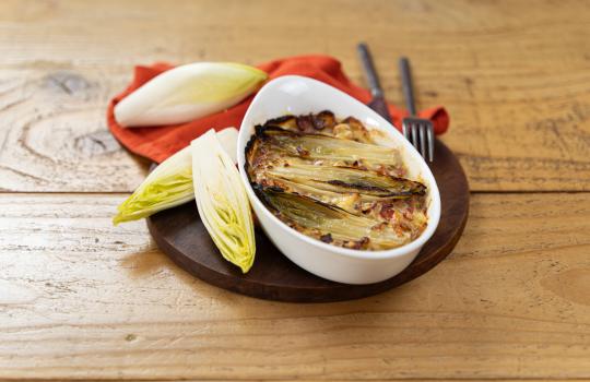 Salade aux endives, agrumes et saumon fumé