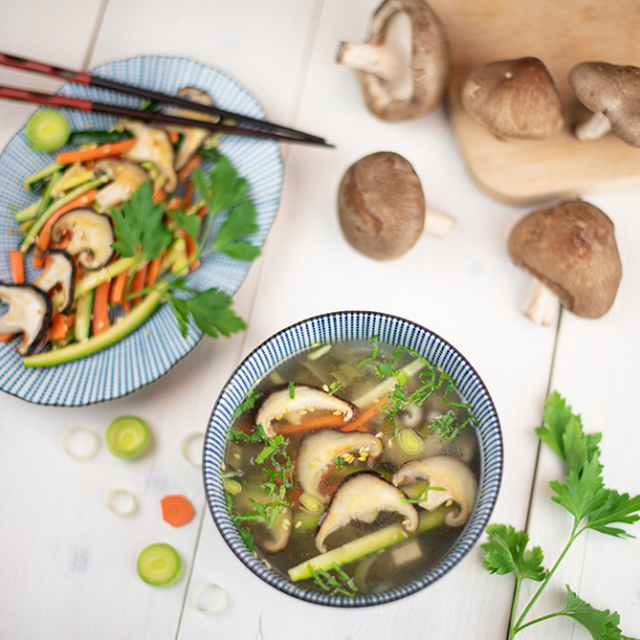 Soupe avec 2025 des champignons