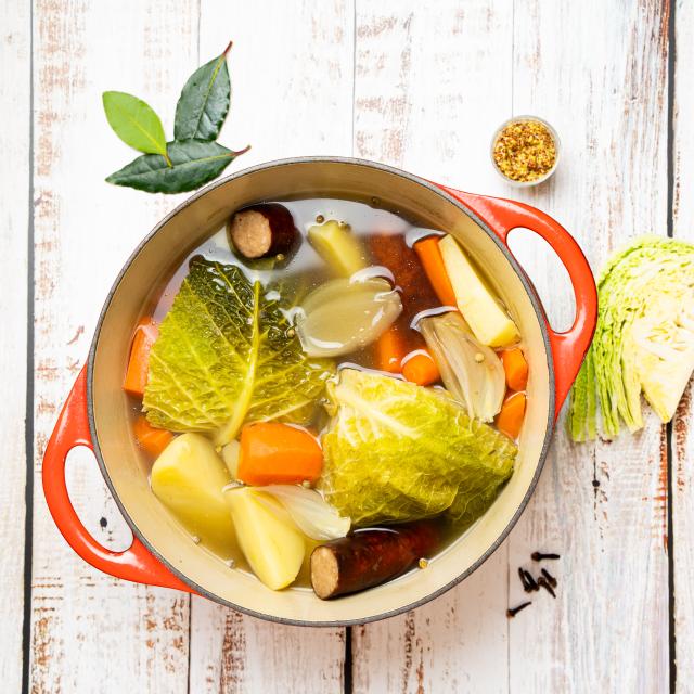 Potée de chou et saucisse fumée-image